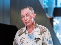 (L-R) Professor Jonathan Clark with Federal Minister for the Environment and Water, Tanya Plibersek, and Minister for Health and Aged Care, Mark Butler 