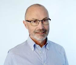 Lions Eye Institute patient Angus Greeff, who has early onset myopia, plays cricket with his family