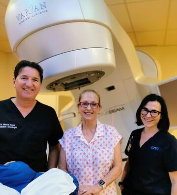 (L-R) Dr Marcel Knesl with patient Tracey Phillips and senior radiation therapist Dominique Bonnett