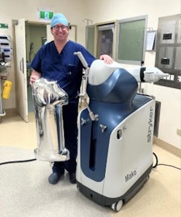 Orthopaedic surgeon Dr Craig Brownlie with the Mako robotic system